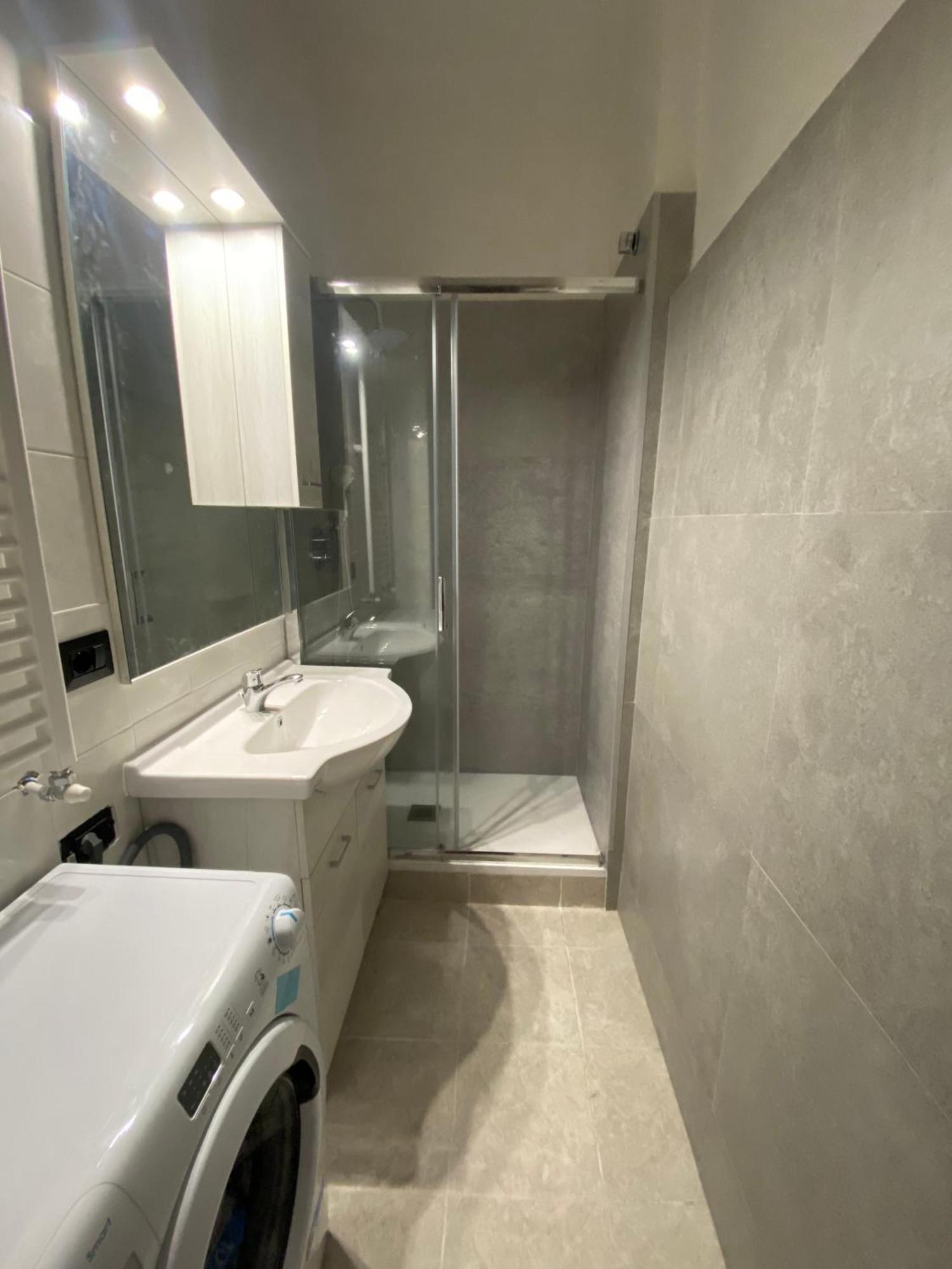 Lake Front Apartments, Lecco Bilik gambar